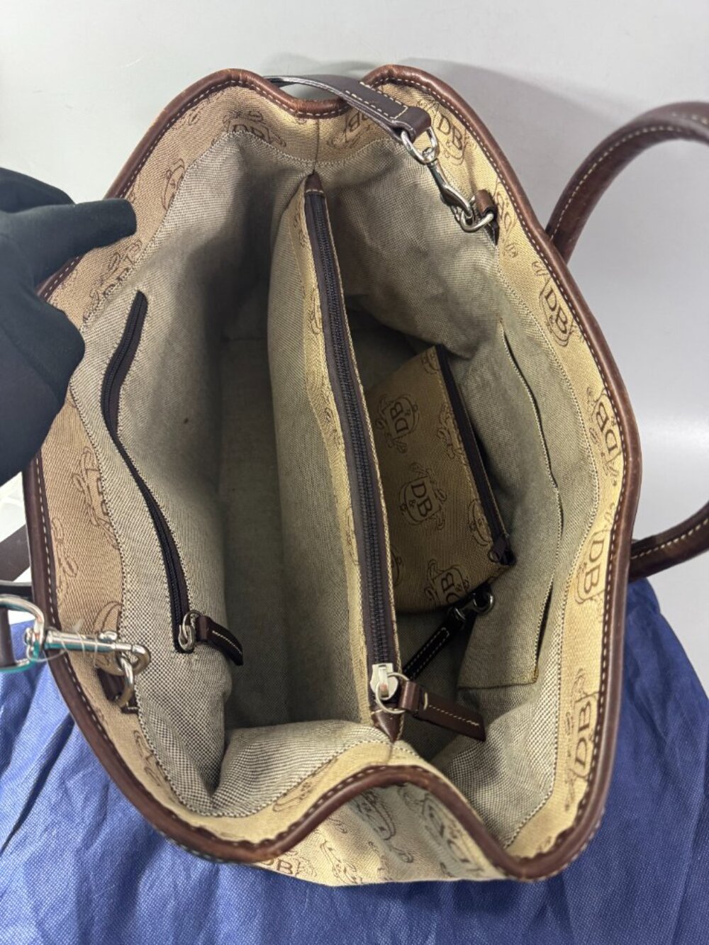 Vintage Dooney & Bourke Classic Signature Monogram Tote with Matching Pouch - Picture 9 of 15